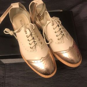 Metallic spectators shoes